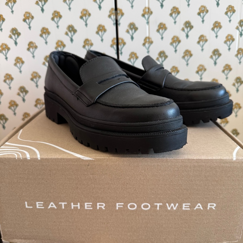 Portland Leather Black Zoe Lug Sole Loafers Size 10